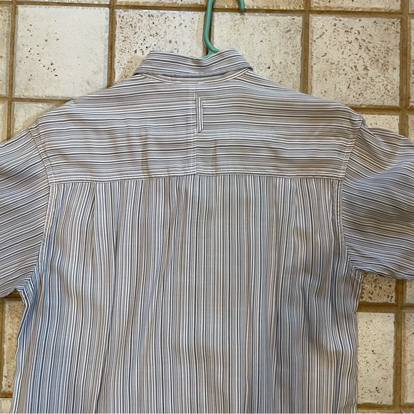 Grey North face short sleeve button up shirt. - Picture 9 of 12